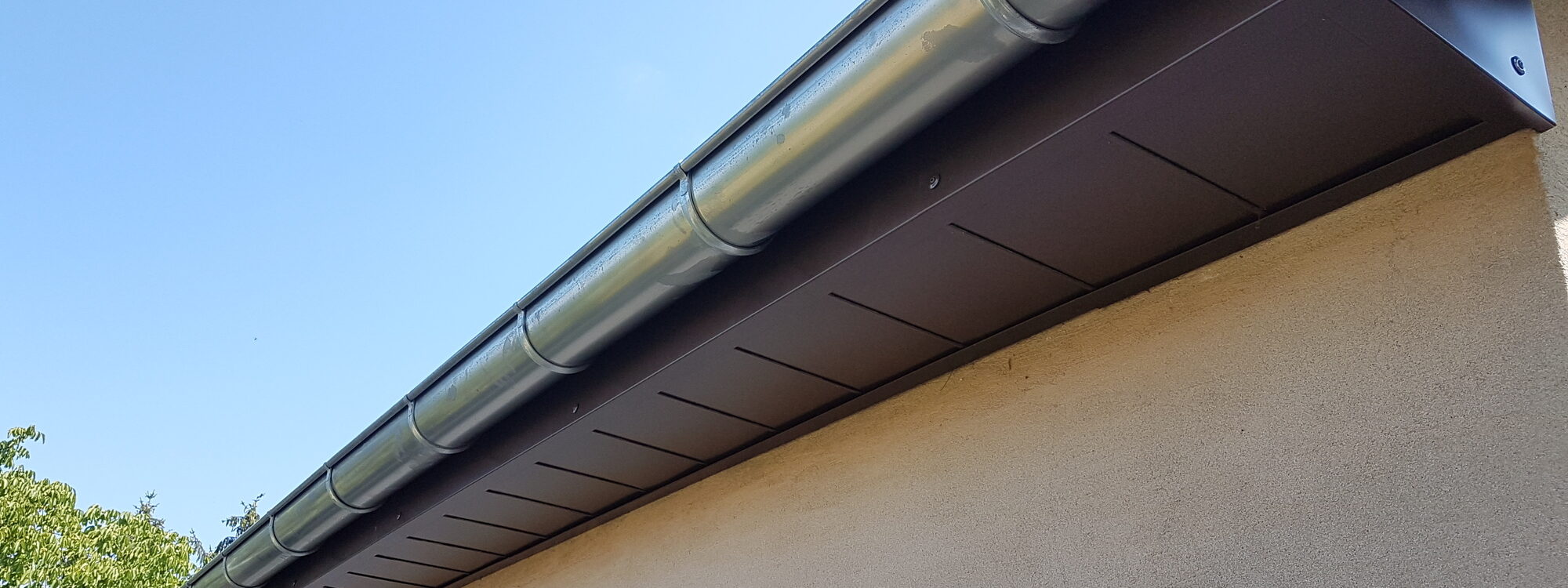 Pourquoi les habillages m&eacute;talliques sur mesure font-ils toute la diff&eacute;rence lors d’une r&eacute;novation de toiture ? Mulhouse