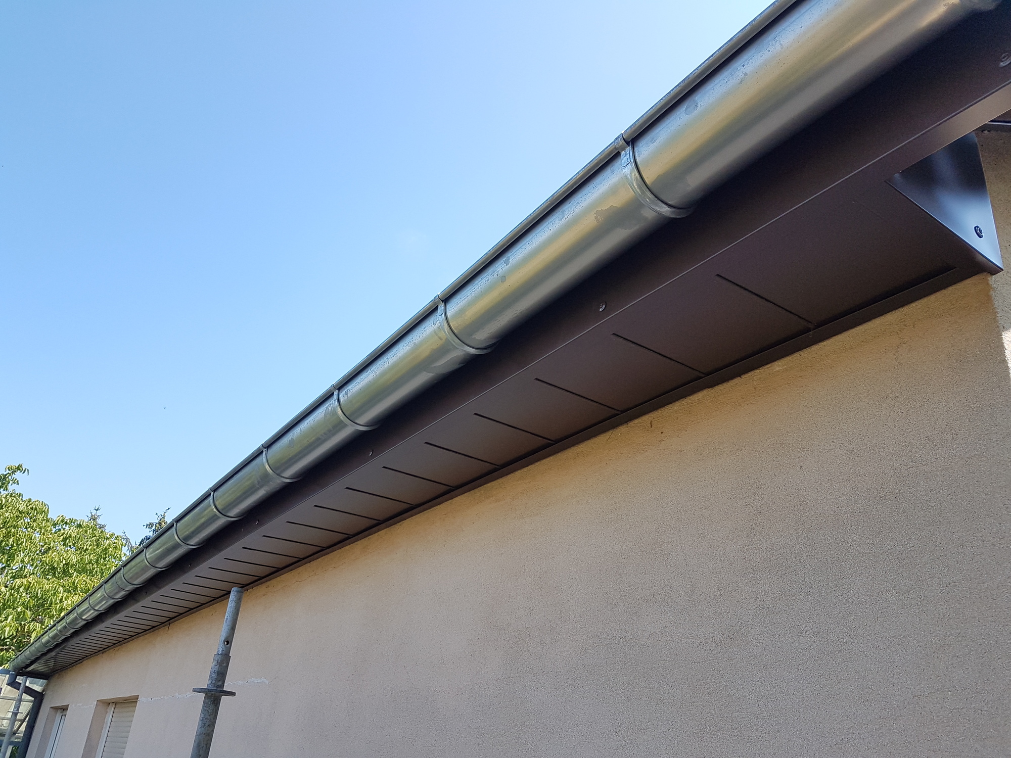 Pourquoi les habillages m&eacute;talliques sur mesure font-ils toute la diff&eacute;rence lors d’une r&eacute;novation de toiture ? Mulhouse