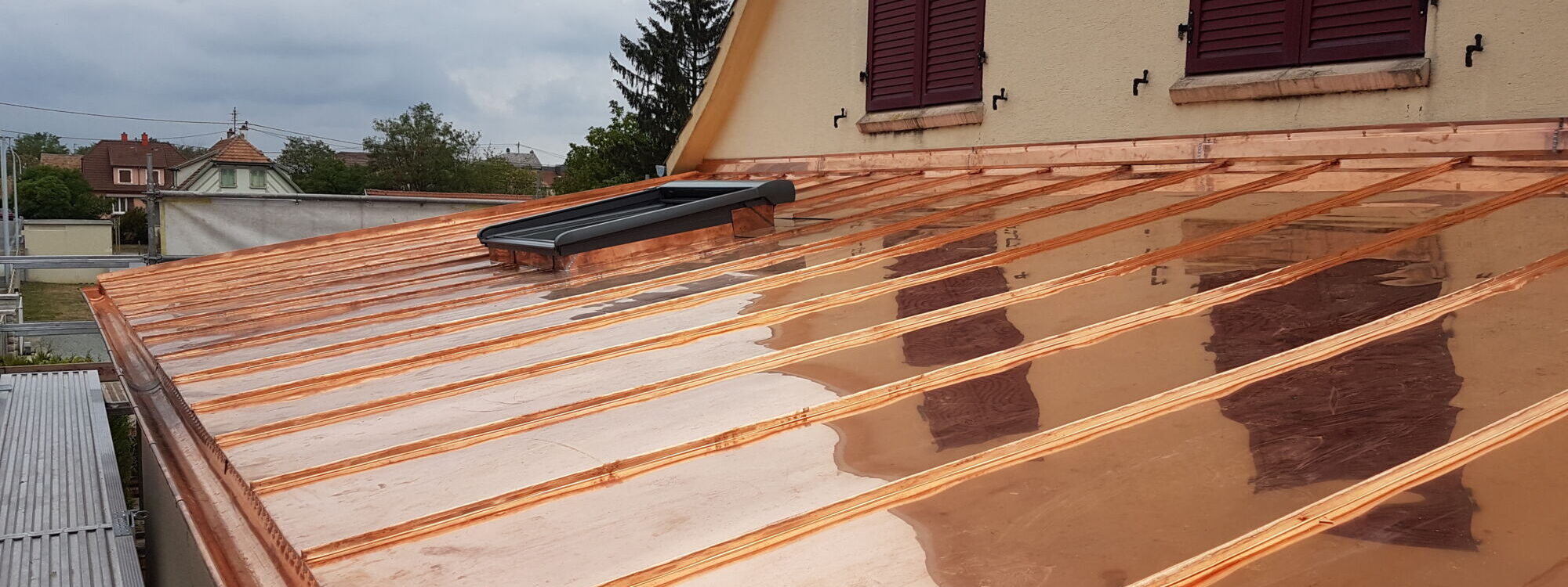 R&eacute;novation d’une toiture &agrave; faible pente avec un syst&egrave;me de toiture m&eacute;tallique a joint debout&nbsp; Rixheim