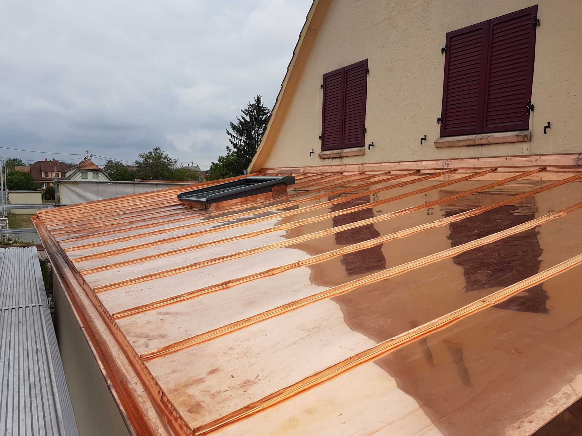 R&eacute;novation d’une toiture &agrave; faible pente avec un syst&egrave;me de toiture m&eacute;tallique a joint debout&nbsp; Rixheim