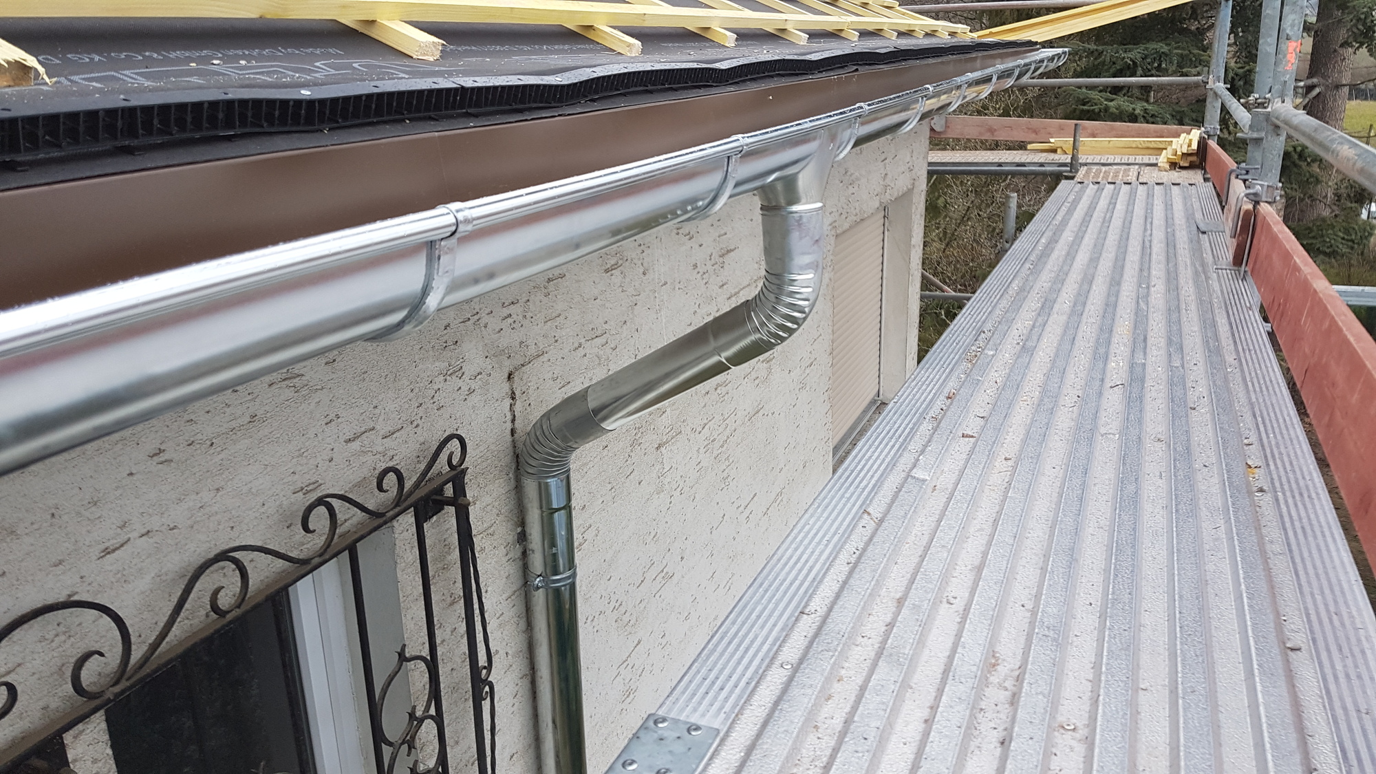 Pourquoi les habillages m&eacute;talliques sur mesure font-ils toute la diff&eacute;rence lors d’une r&eacute;novation de toiture ? Mulhouse 0